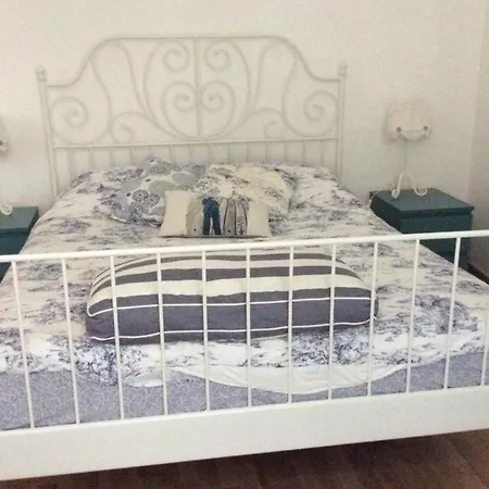 Book And Rent * רומא